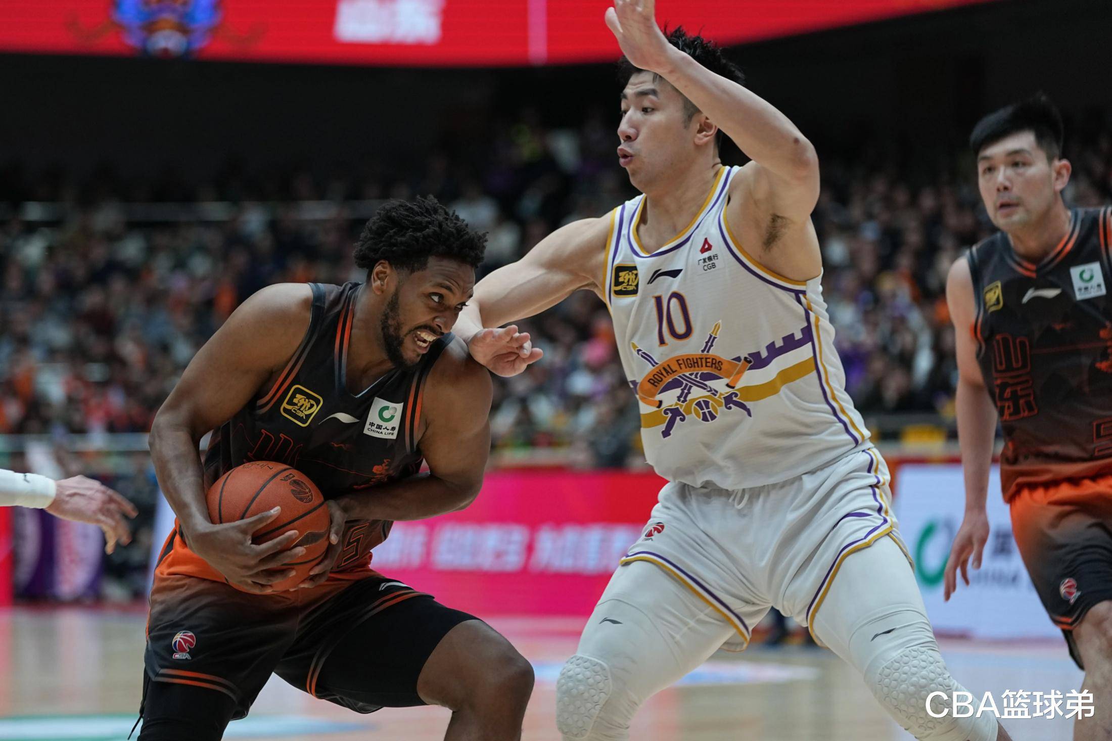 包含山东泰山清晨防线松动，志在CBA常规赛名次提升，话题不断，球队文化再被提及的词条